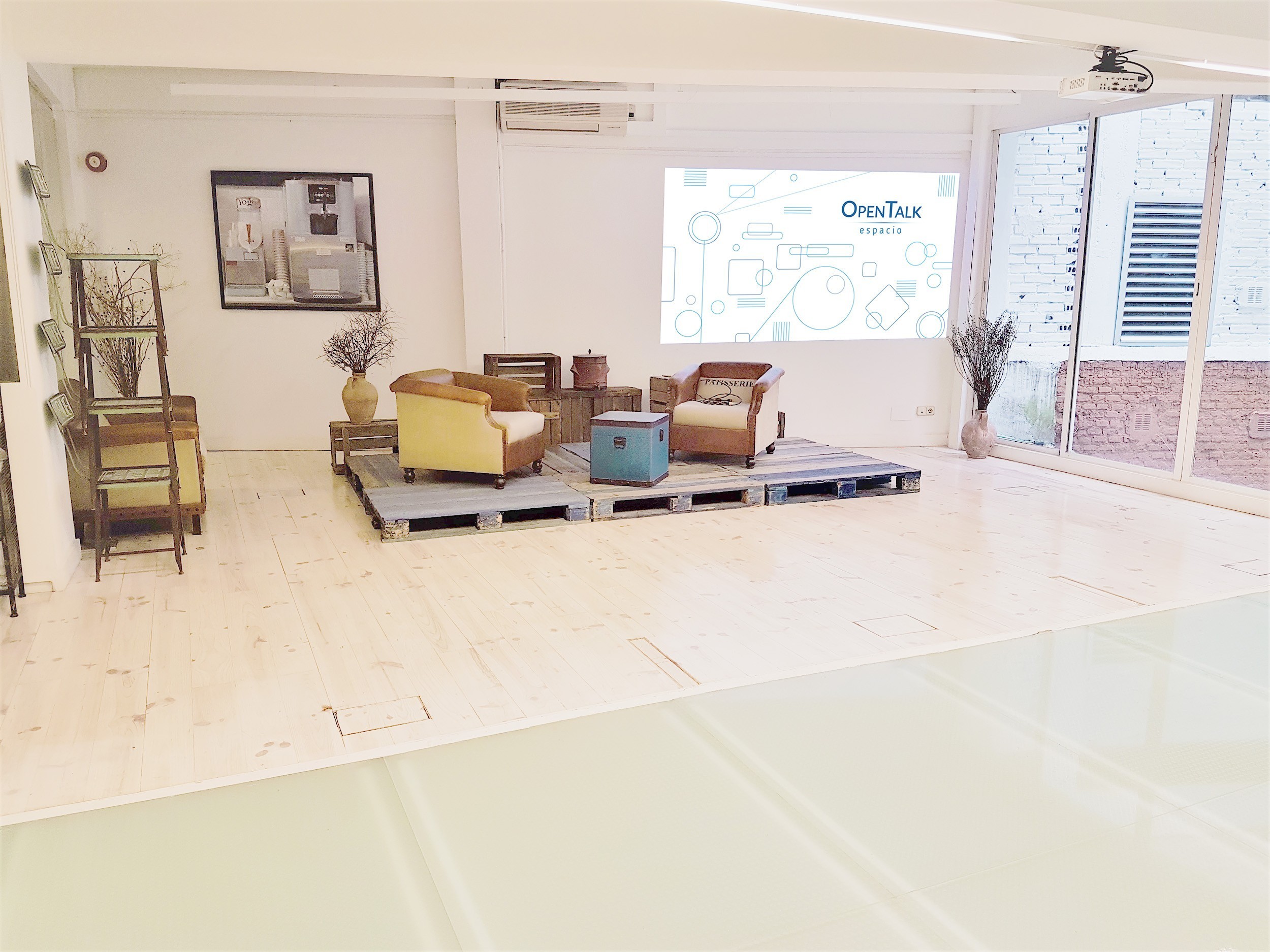 Alquiler de espacios para eventos y salas en Madrid | Opentalk